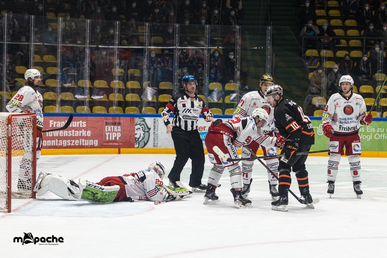 Löwen Frankfurt - Eispiraten Crimmitschau - 12.12.21 - 066.jpg