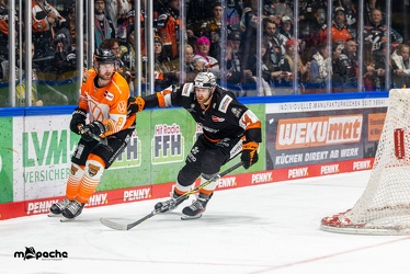 Löwen Frankfurt - Grizzlys Wolfsburg - 15.12.22 - 111