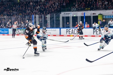 Löwen Frankfurt - ERC Ingolstadt - 23.12.22 - 040