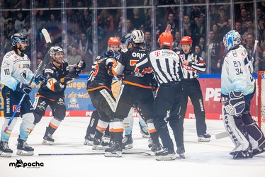 Löwen Frankfurt - ERC Ingolstadt - 23.12.22 - 046