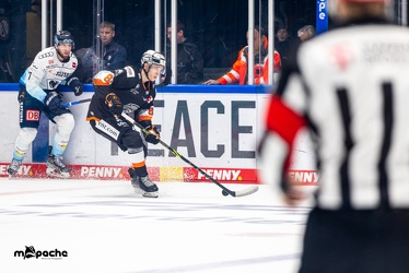 Löwen Frankfurt - ERC Ingolstadt - 23.12.22 - 051