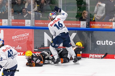 Löwen Frankfurt - EHC Red Bull München - 3.12.24 - 097
