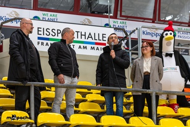 Family on Ice - 9.11.24 - 001
