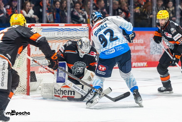 Löwen Frankfurt - ERC Ingolstadt - 28.12.24 - 054