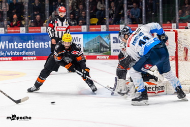 Löwen Frankfurt - ERC Ingolstadt - 28.12.24 - 082