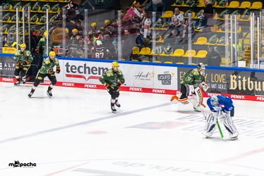 Löwen Frankfurt - Straubing Tigers - 14.12.25 - 001