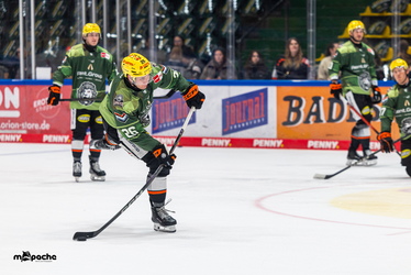 Löwen Frankfurt - Straubing Tigers - 14.12.25 - 011