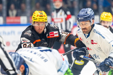Löwen Frankfurt - Straubing Tigers - 14.12.25 - 032