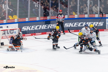 Löwen Frankfurt - Straubing Tigers - 14.12.25 - 033