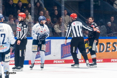 Löwen Frankfurt - Straubing Tigers - 14.12.25 - 036