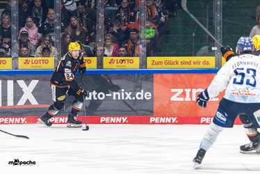 Löwen Frankfurt - Straubing Tigers - 14.12.25 - 040