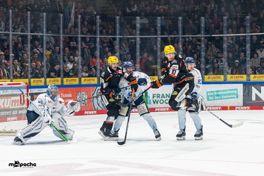 Löwen Frankfurt - Straubing Tigers - 14.12.25 - 042