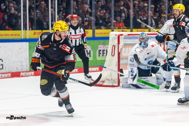 Löwen Frankfurt - Straubing Tigers - 14.12.25 - 044