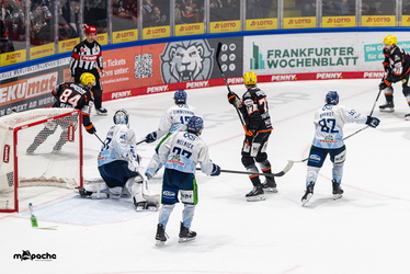 Löwen Frankfurt - Straubing Tigers - 14.12.25 - 045