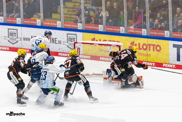 Löwen Frankfurt - Straubing Tigers - 14.12.25 - 047