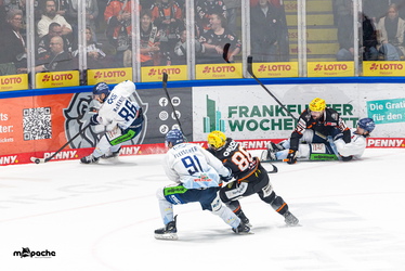 Löwen Frankfurt - Straubing Tigers - 14.12.25 - 049