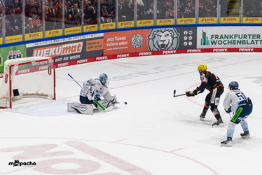 Löwen Frankfurt - Straubing Tigers - 14.12.25 - 053