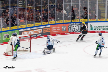 Löwen Frankfurt - Straubing Tigers - 14.12.25 - 054