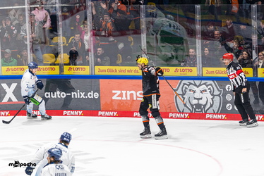 Löwen Frankfurt - Straubing Tigers - 14.12.25 - 055