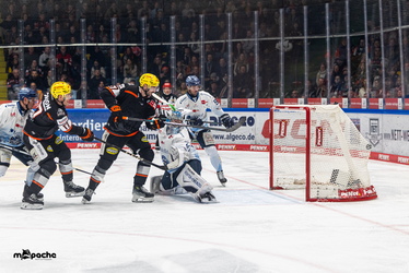Löwen Frankfurt - Straubing Tigers - 14.12.25 - 066