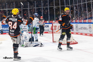 Löwen Frankfurt - Straubing Tigers - 14.12.25 - 067