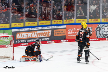 Löwen Frankfurt - Straubing Tigers - 14.12.25 - 083