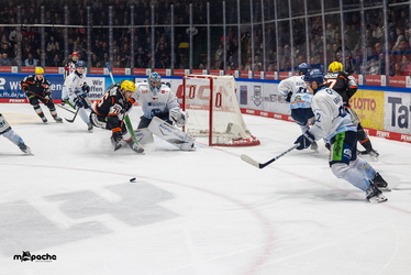 Löwen Frankfurt - Straubing Tigers - 14.12.25 - 087