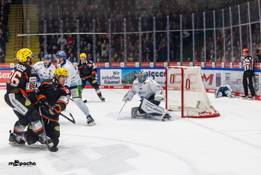 Löwen Frankfurt - Straubing Tigers - 14.12.25 - 097