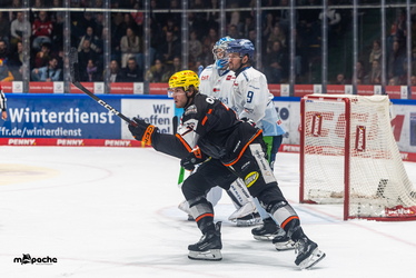 Löwen Frankfurt - Straubing Tigers - 14.12.25 - 099