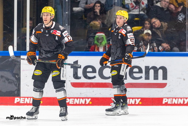 Löwen Frankfurt - Straubing Tigers - 14.12.25 - 102