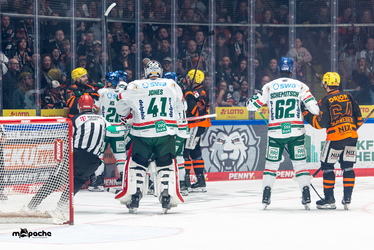 Löwen Frankfurt - Augsburger Panther - 19.12.25 - 029