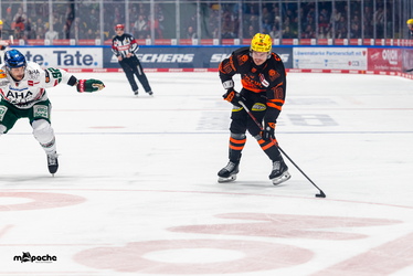 Löwen Frankfurt - Augsburger Panther - 19.12.25 - 033