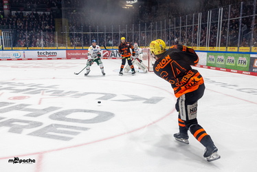 Löwen Frankfurt - Augsburger Panther - 19.12.25 - 036