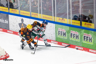 Löwen Frankfurt - Augsburger Panther - 19.12.25 - 038