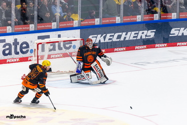 Löwen Frankfurt - Augsburger Panther - 19.12.25 - 039