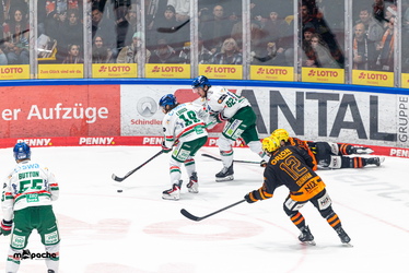 Löwen Frankfurt - Augsburger Panther - 19.12.25 - 041