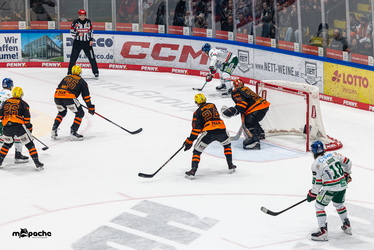 Löwen Frankfurt - Augsburger Panther - 19.12.25 - 043