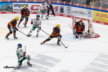 Löwen Frankfurt - Augsburger Panther - 19.12.25 - 044