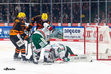 Löwen Frankfurt - Augsburger Panther - 19.12.25 - 049