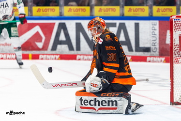 Löwen Frankfurt - Augsburger Panther - 19.12.25 - 067