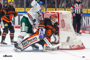 Löwen Frankfurt - Augsburger Panther - 19.12.25 - 069