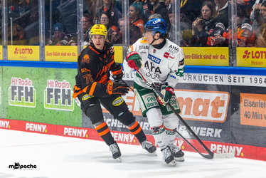 Löwen Frankfurt - Augsburger Panther - 19.12.25 - 071
