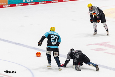 Löwen Frankfurt - Augsburger Panther - 19.12.25 - 087
