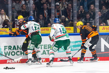 Löwen Frankfurt - Augsburger Panther - 19.12.25 - 093