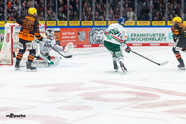 Löwen Frankfurt - Augsburger Panther - 19.12.25 - 094