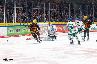 Löwen Frankfurt - Augsburger Panther - 19.12.25 - 095