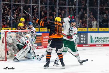 Löwen Frankfurt - Augsburger Panther - 19.12.25 - 096