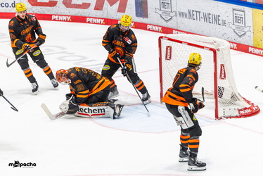 Löwen Frankfurt - Augsburger Panther - 19.12.25 - 099