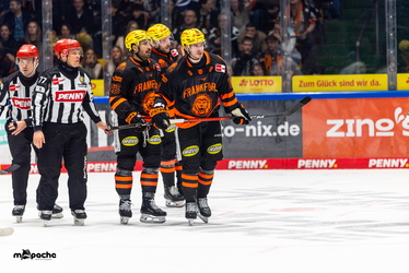 Löwen Frankfurt - Augsburger Panther - 19.12.25 - 112