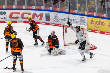 Löwen Frankfurt - Kölner Haie - 23.12.25 - 052